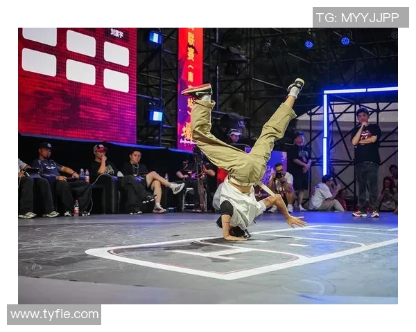 南京街舞队在世界攀岩锦标赛中以81分领先其他队伍展现强大实力