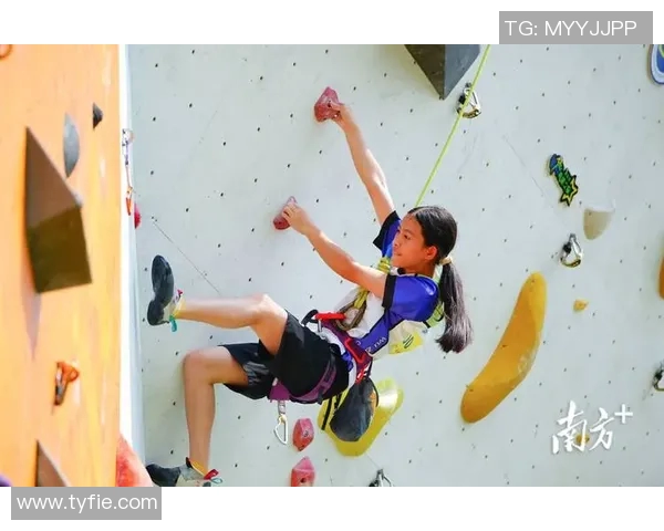 武汉攀岩队的力量揭秘：勇攀高峰的热血故事与团队精神